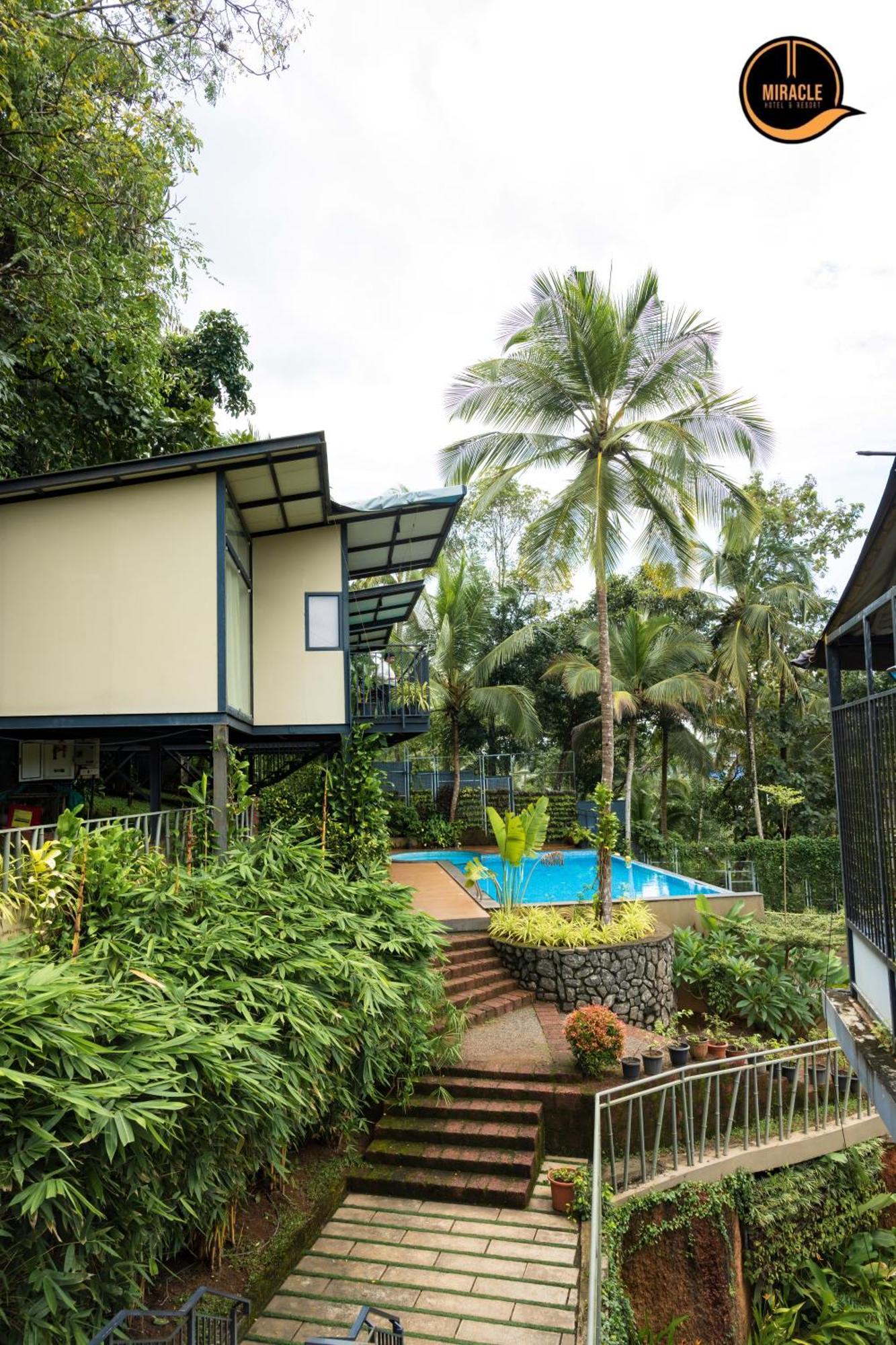 Miracle Hotel And Resorts Kozhikode Exteriör bild